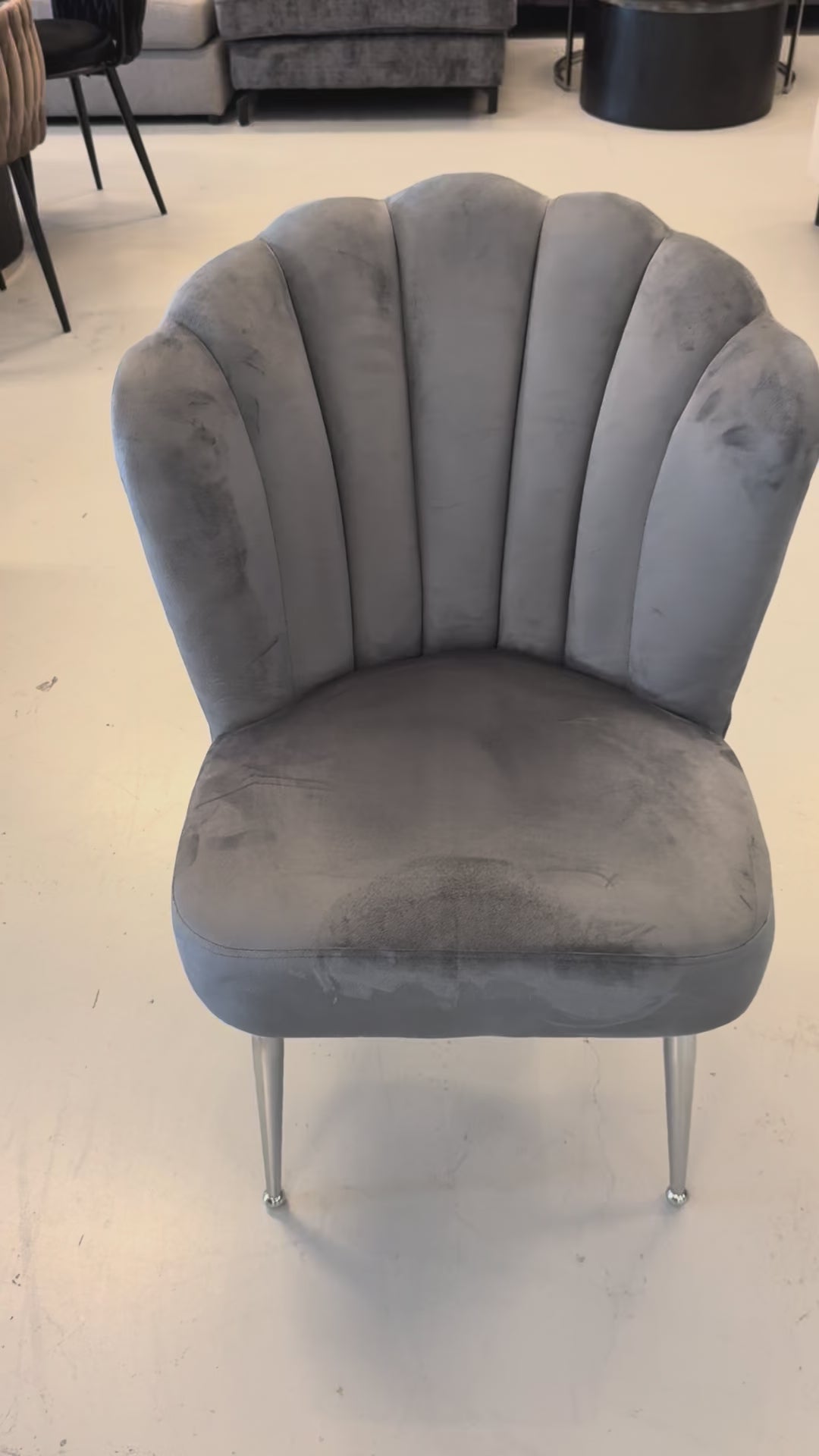 Load video: Shell chair Lyon Velvet - Grey