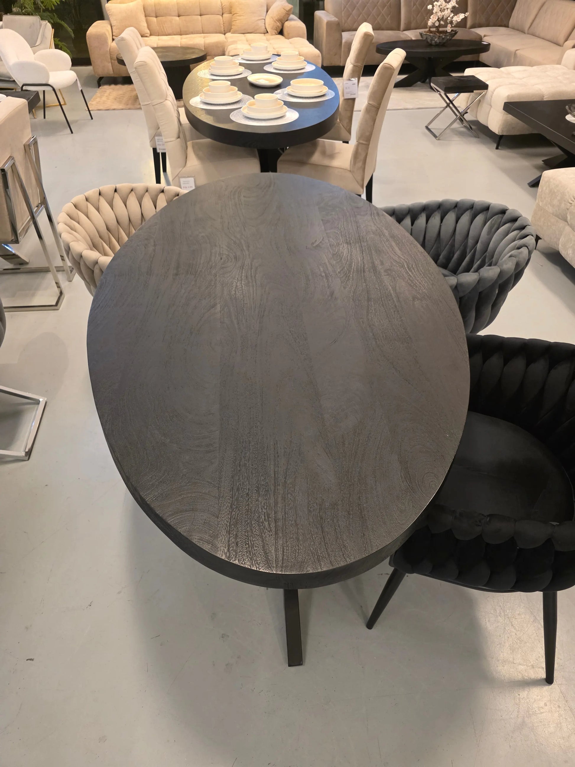 Eettafel Amsterdam Ovaal - Mangohout - Zwart Lampen & Meer