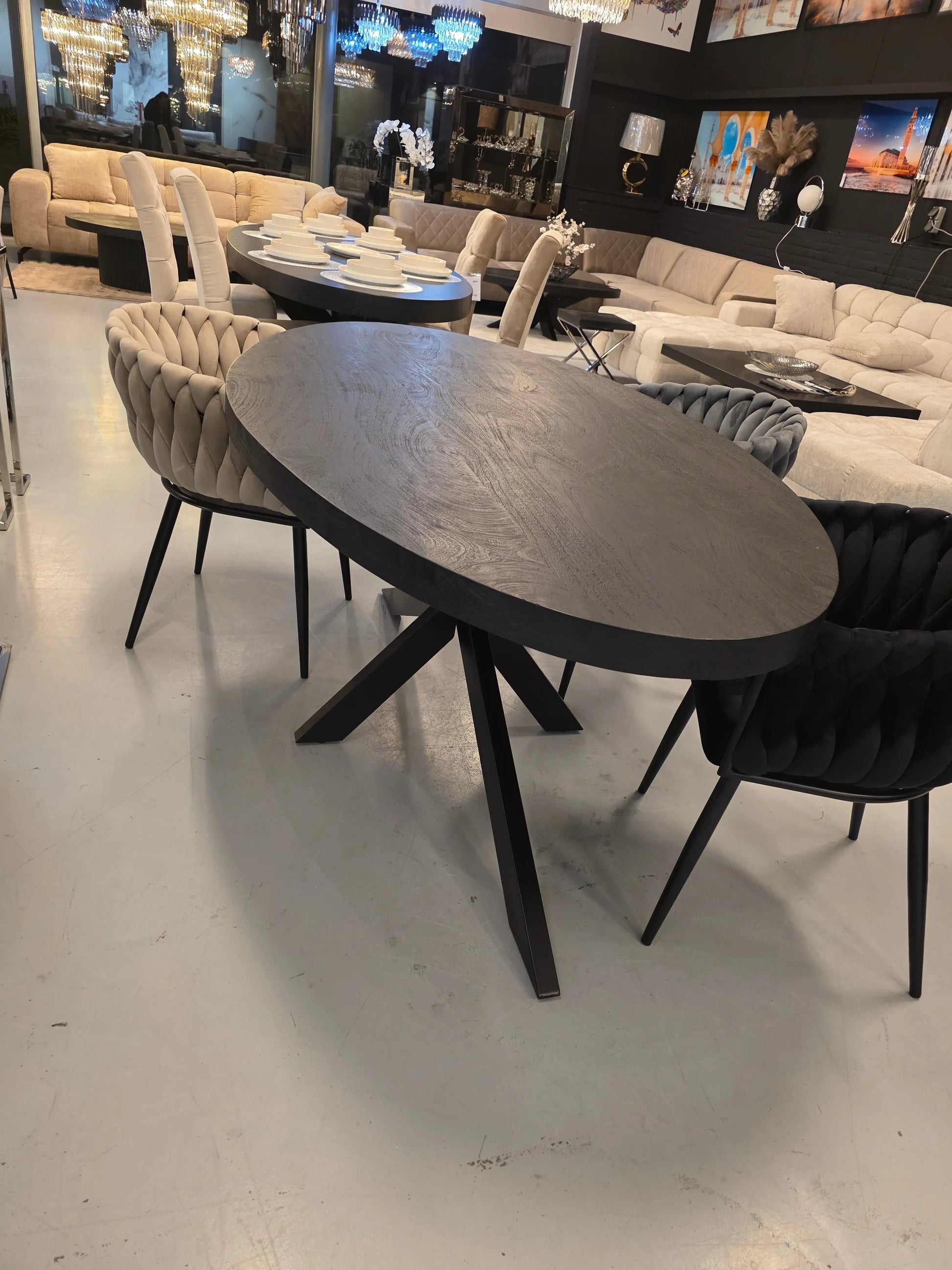 Eettafel Amsterdam Ovaal - Mangohout - Zwart Lampen & Meer