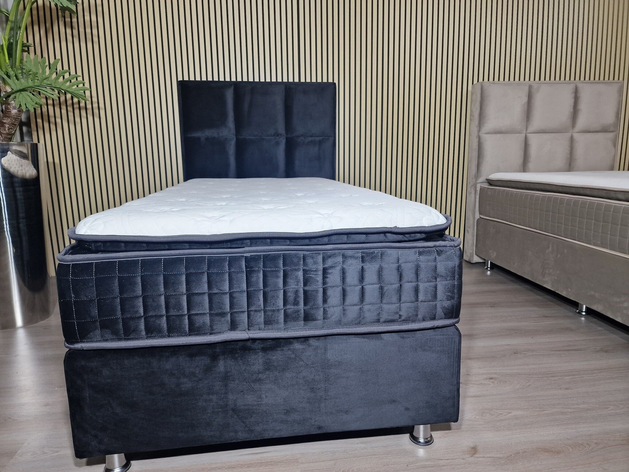 Boxspring Phantom - 2 Colors