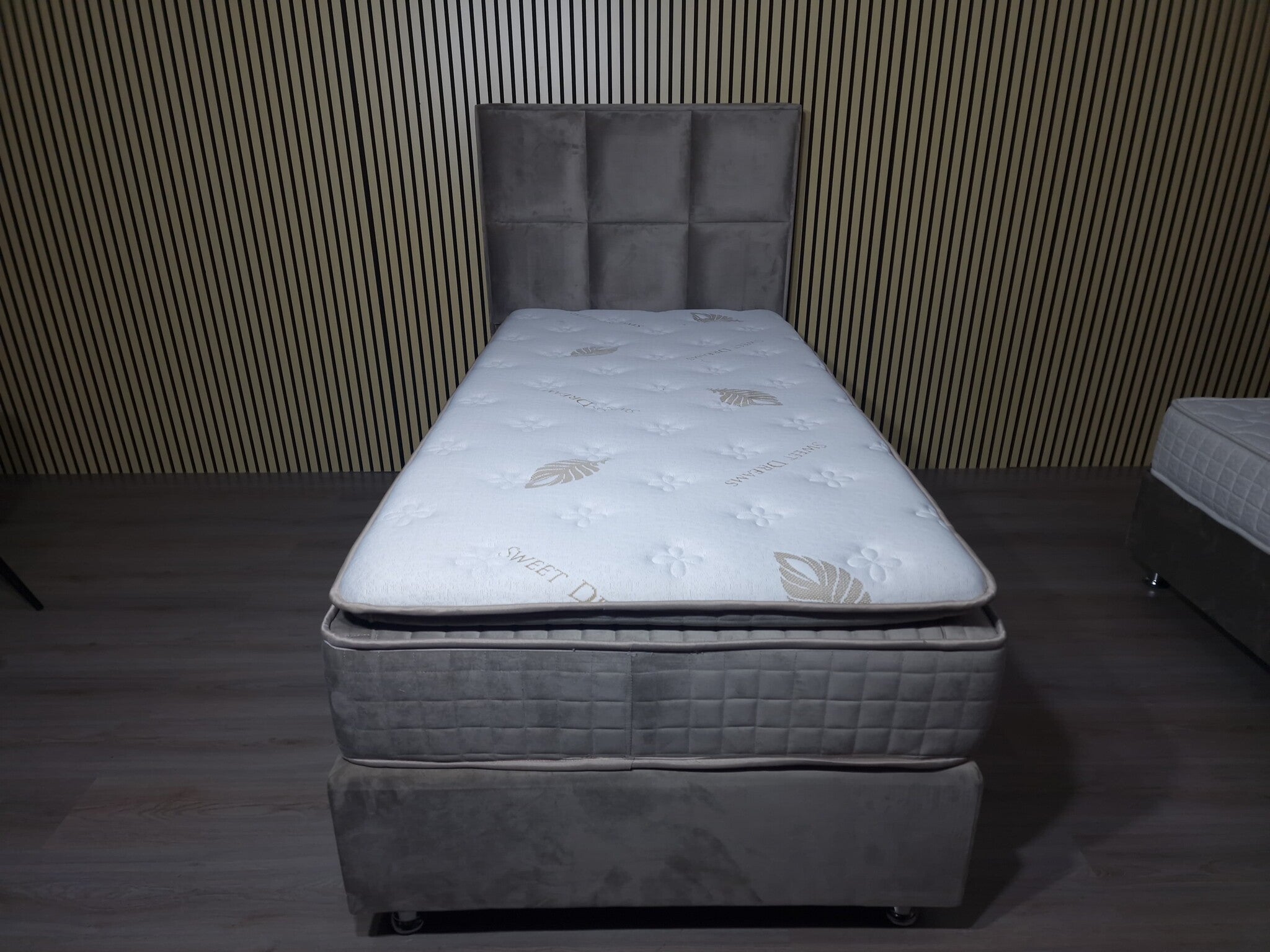 Boxspring Phantom - 2 Colors