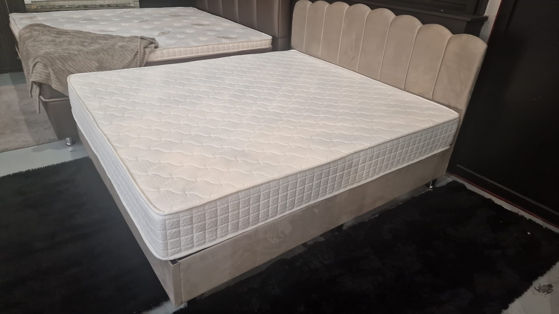 Bed - Elite - 2 Colors